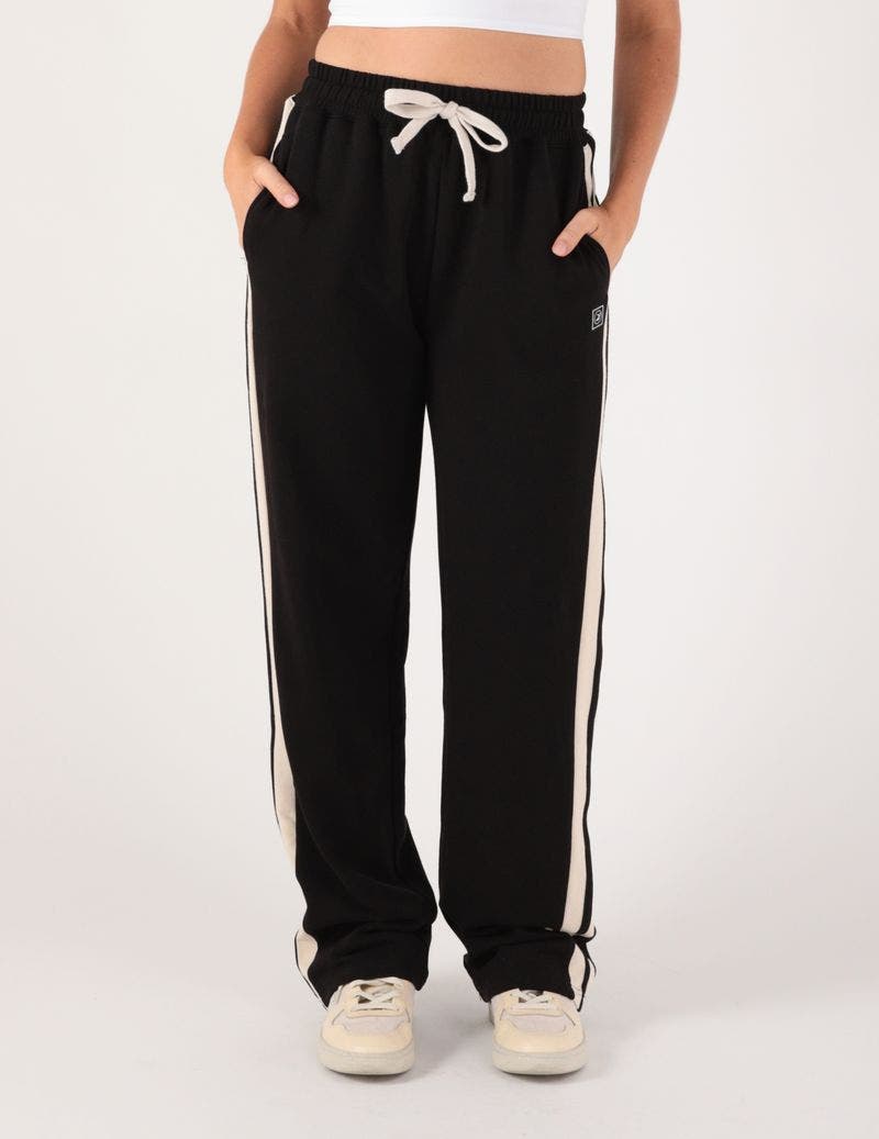 Black/Oatmilk