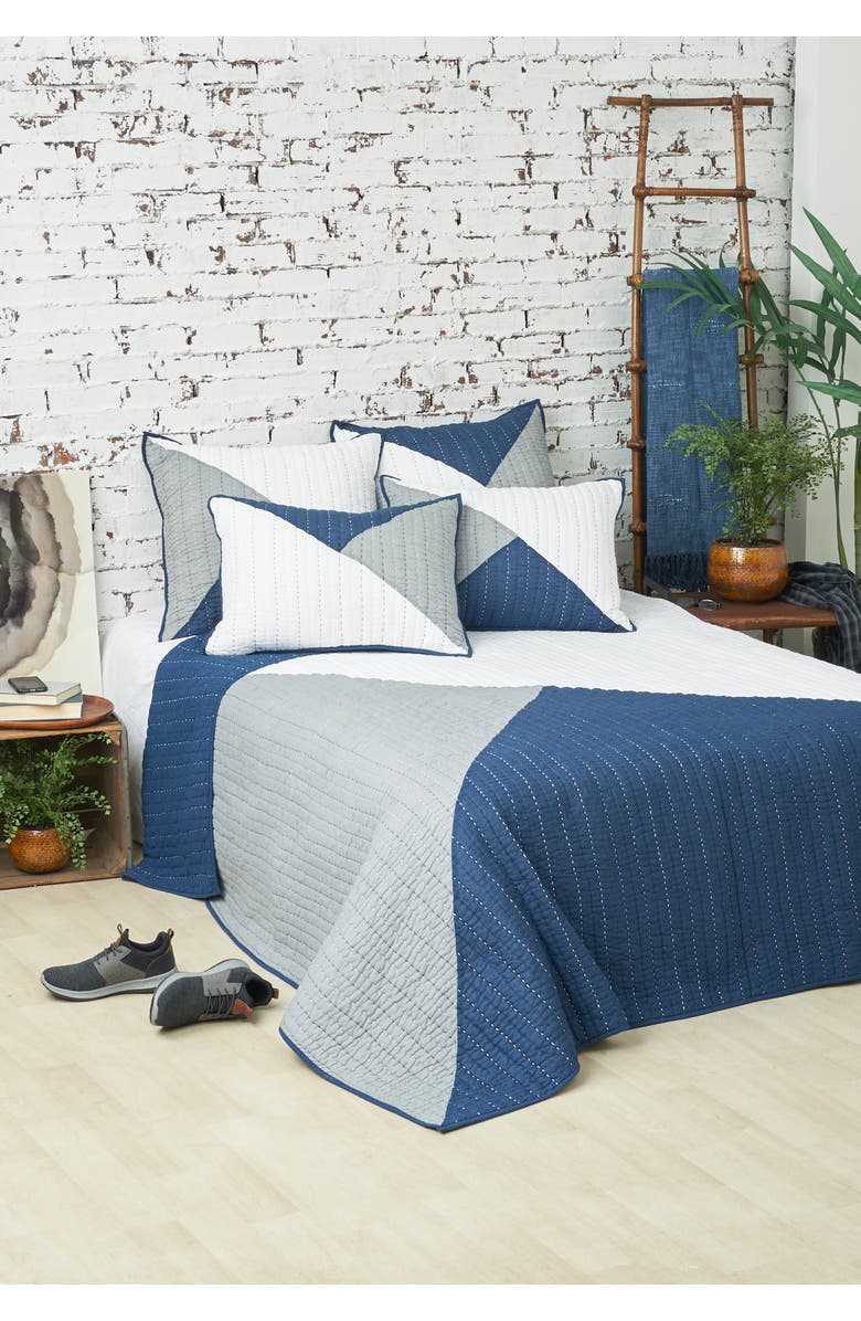 carol & frank Asymmetrical King Quilt, Alternate, color, Blue