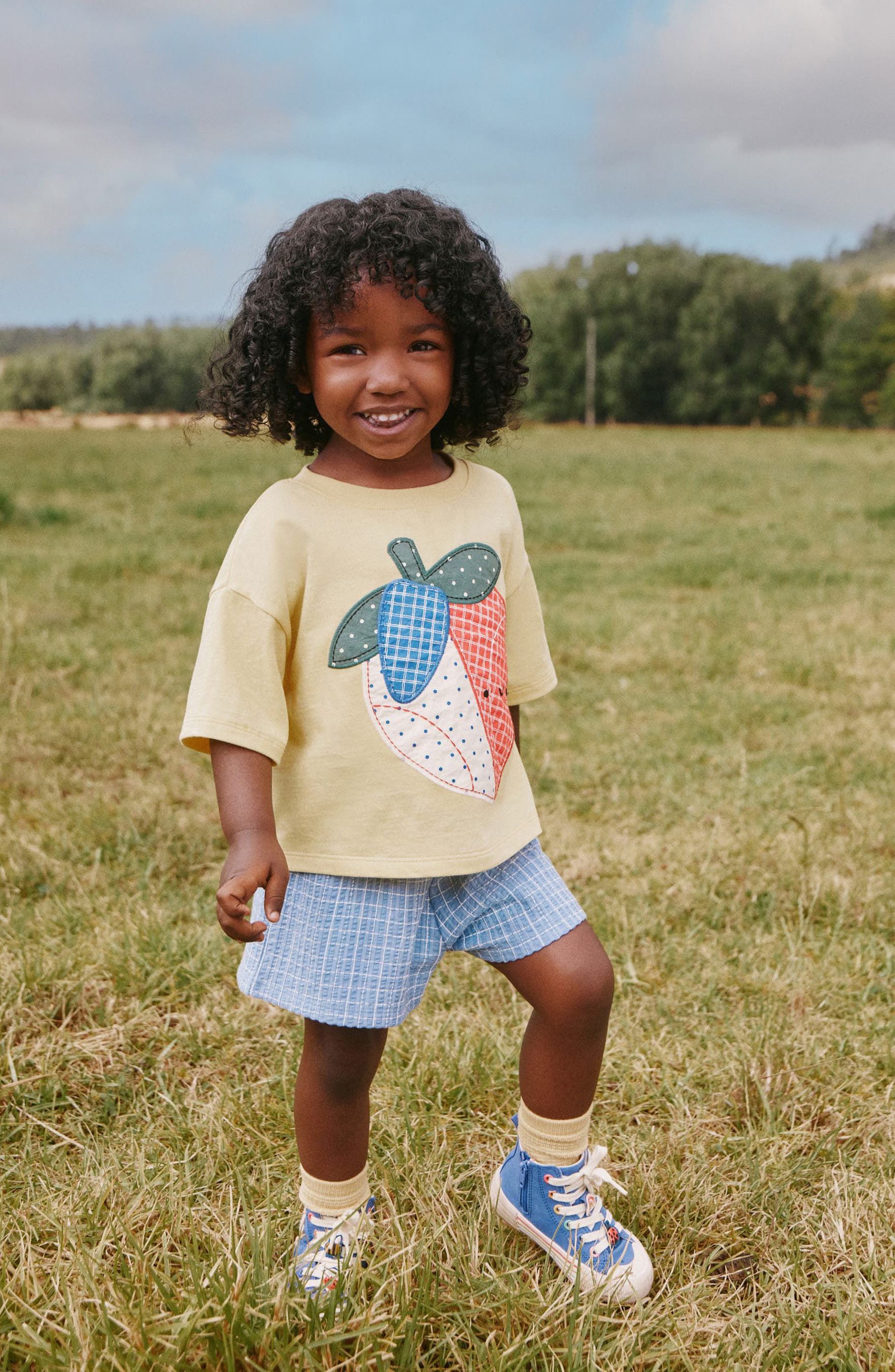 Детские NEXT Kids' Strawberry Graphic T-Shirt & Shorts Set — фото 2