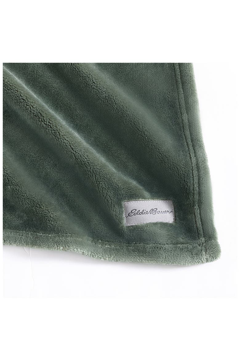 Ultra Lux Plush Solid Throw Blanket, Alternate, color, DARK GREEN