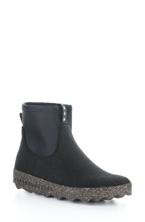 <p>Cobby Bootie (Women)</p>