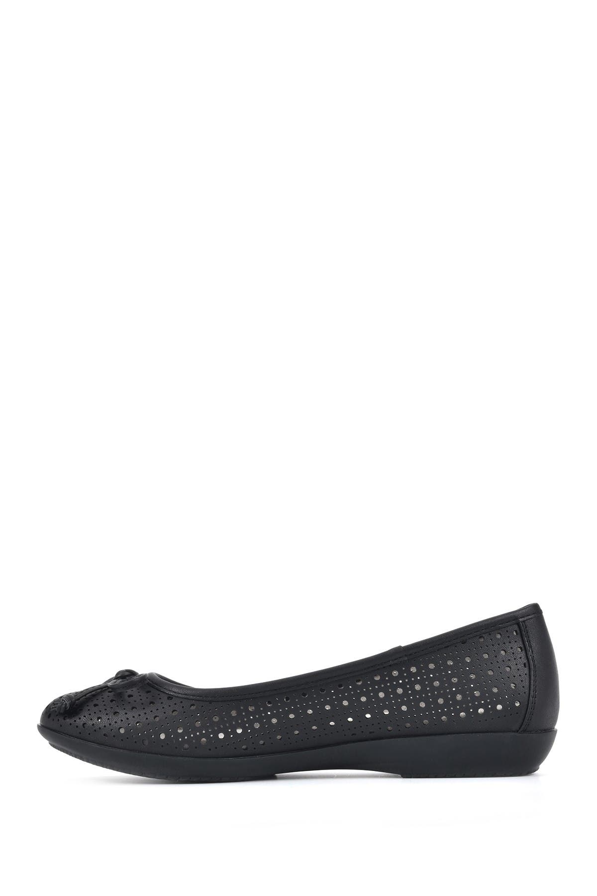 CLIFFS BY WHITE MOUNTAIN Cheryl Ballet Flat, Alternate, color, Black/Burnished/Smooth