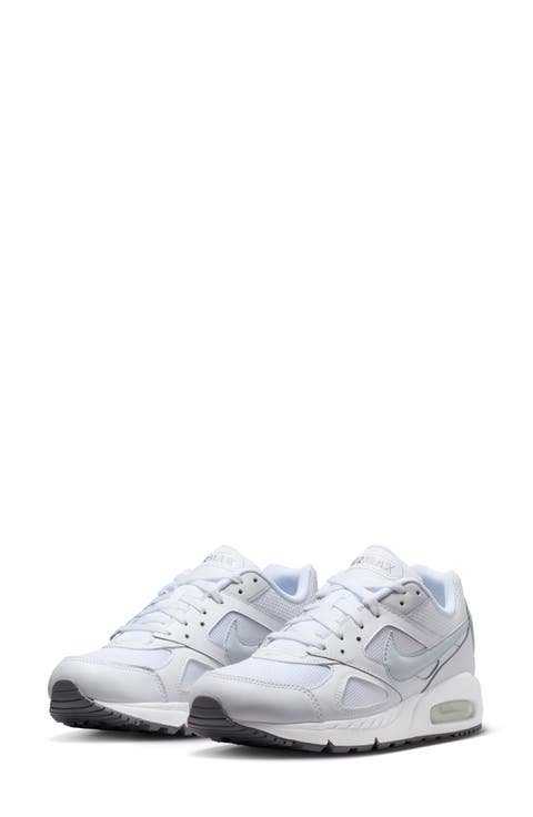 Air Max IVO Sneaker