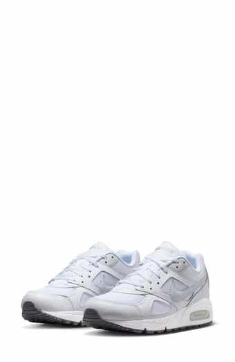 Air Max IVO Sneaker
