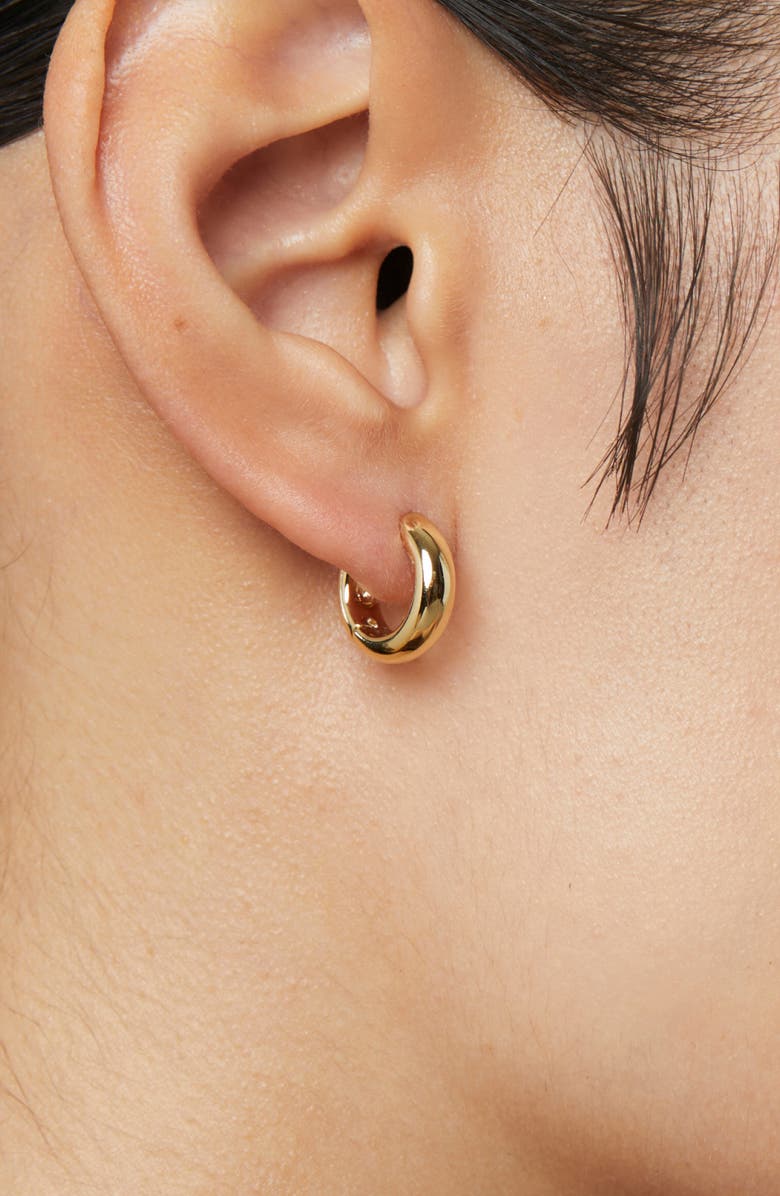 Ana Luisa Giulia Huggie Hoop Earrings, Alternate, color, Gold