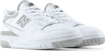 スニーカー New Balance Women's Classic 550 Sneaker New Balance Women's Classic 550 Sneaker | Urban Outfitters