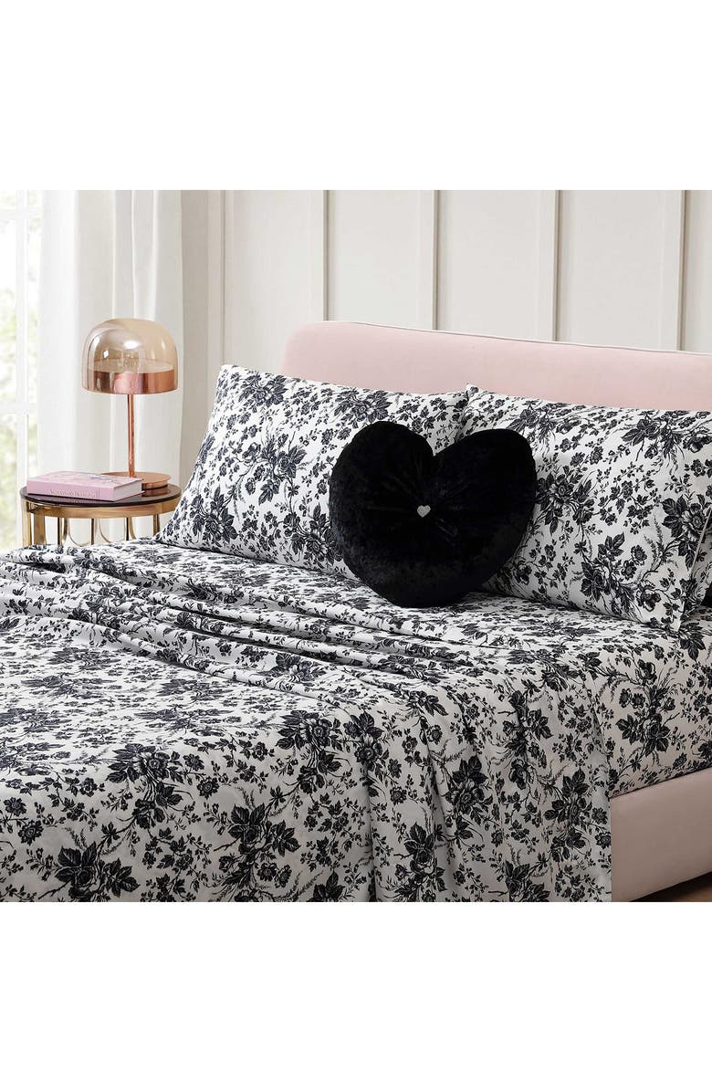 Betsey Johnson Velvet Heart Plush Throw Pillow, Alternate, color, Black