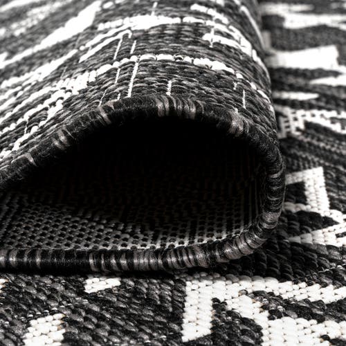 Jonathan Y Tokay Bohemian Geometric Indoor/outdoor Area Rug In Black/ivory