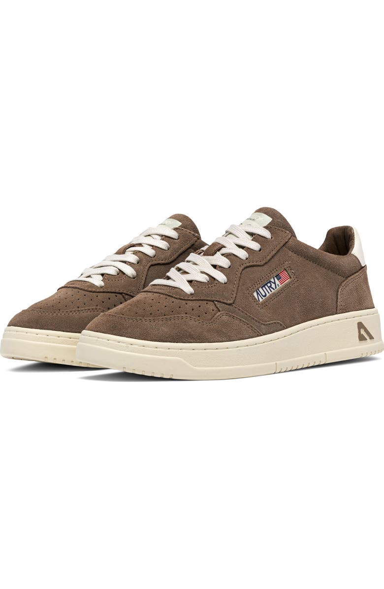 AUTRY Medalist Low Sneaker, Alternate, color, Cigar