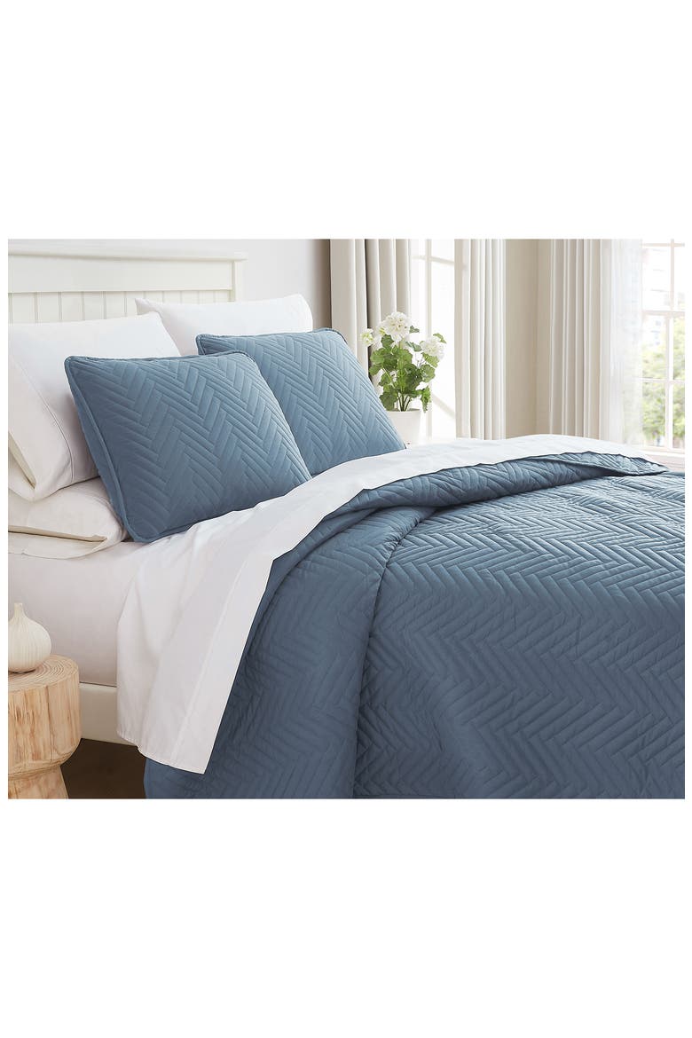 Chevron Quilt Set, Alternate, color, BLUE