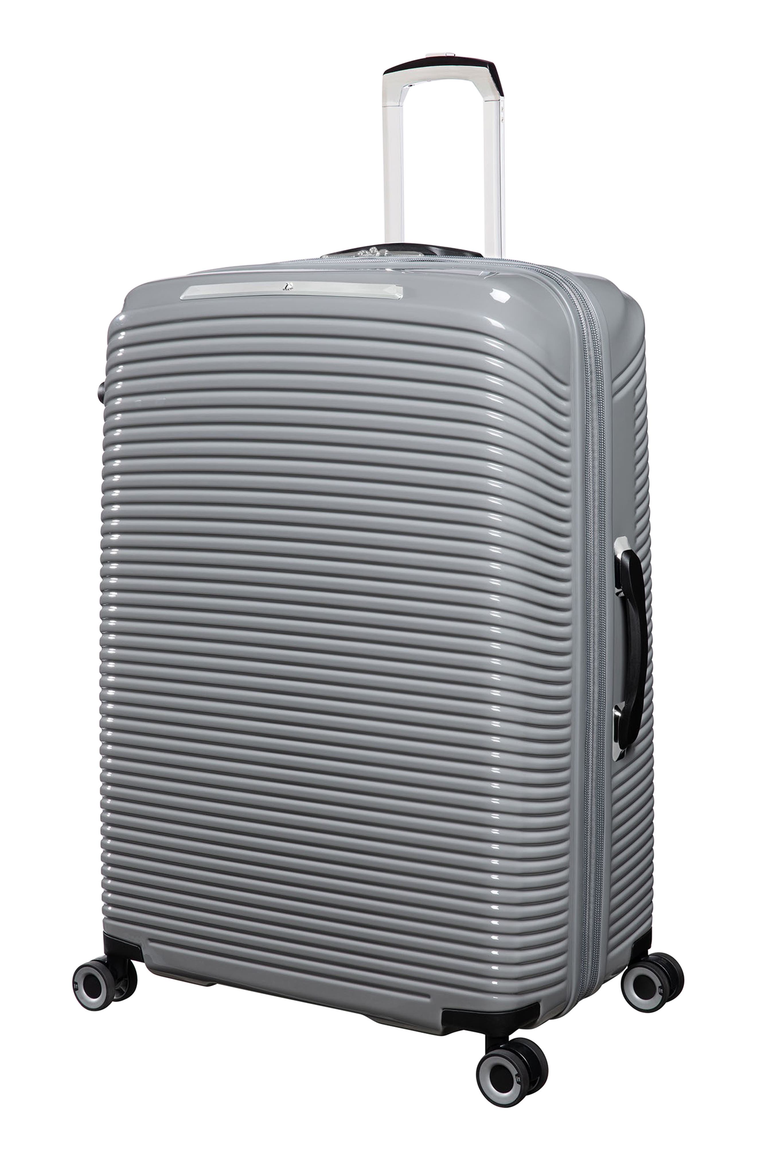 IT LUGGAGE Traversed 21-Inch Hardside Luggage
