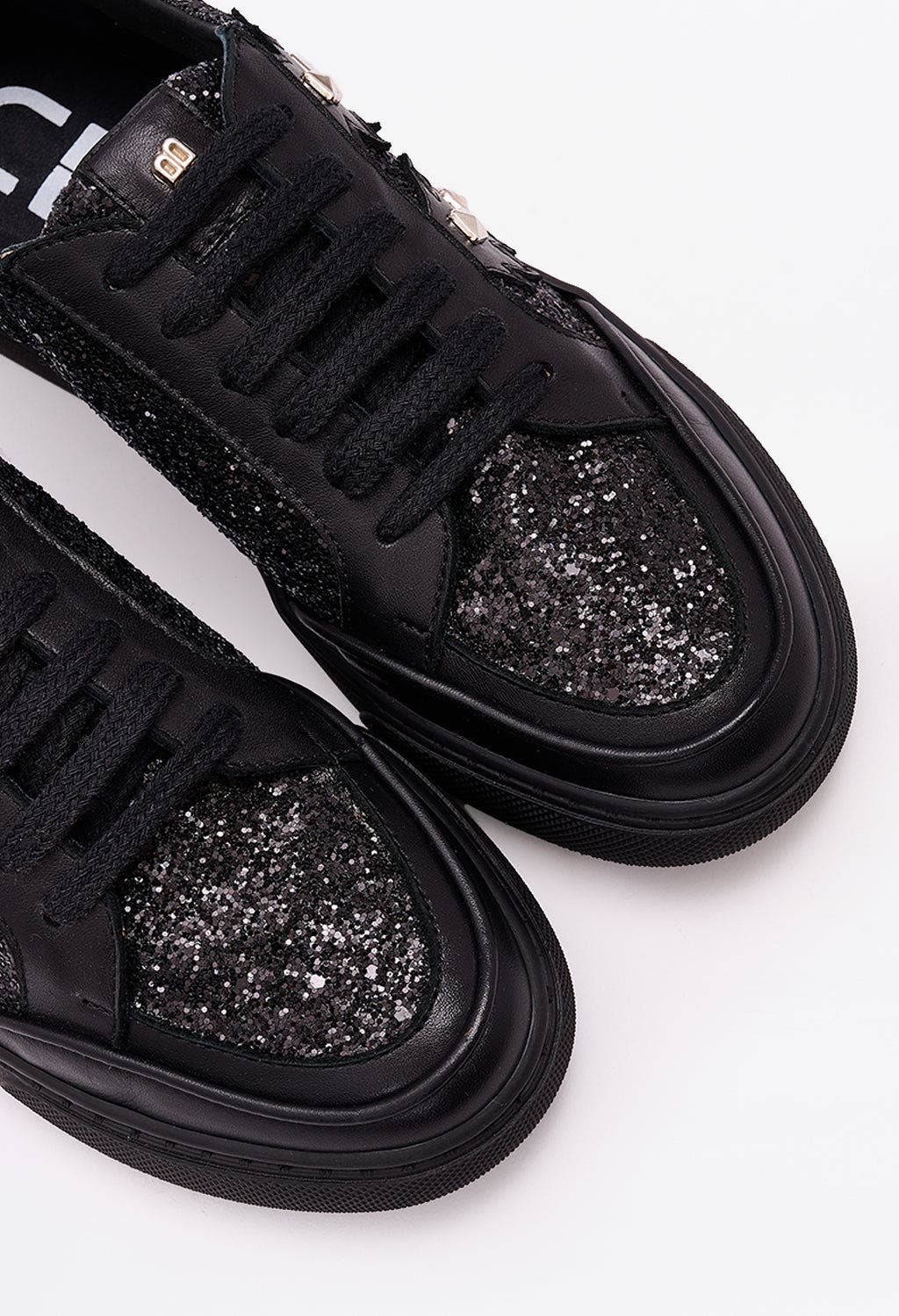 She's got this Sneaker, Alternate, color, Black