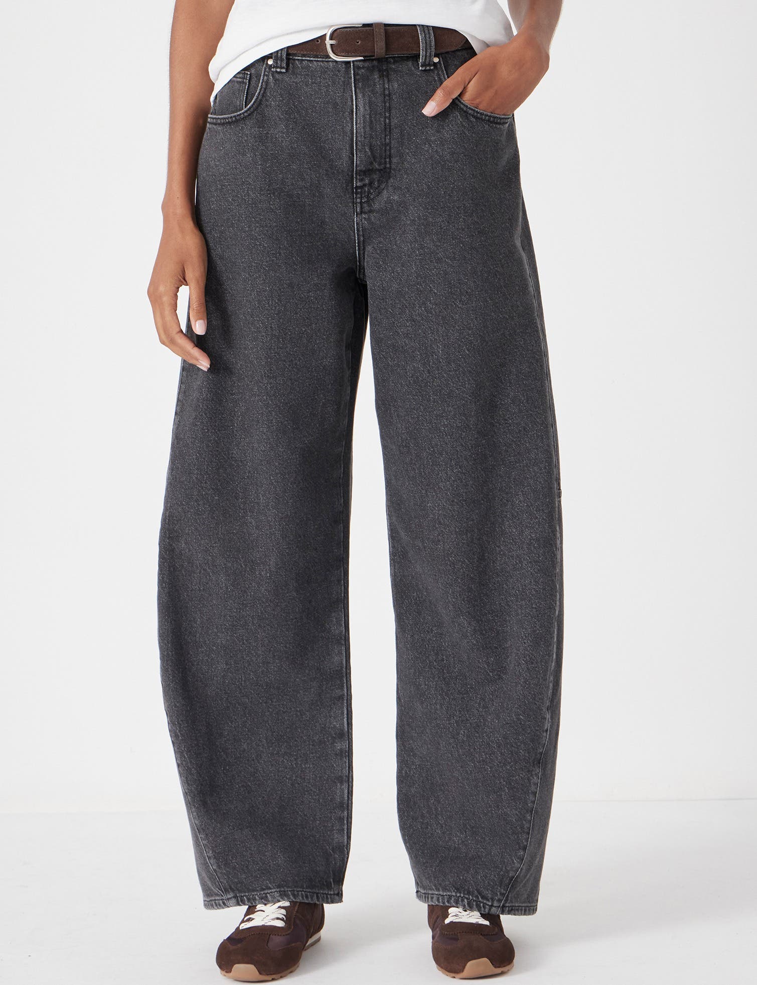 Bree Horseshoe Barrel Leg Jeans