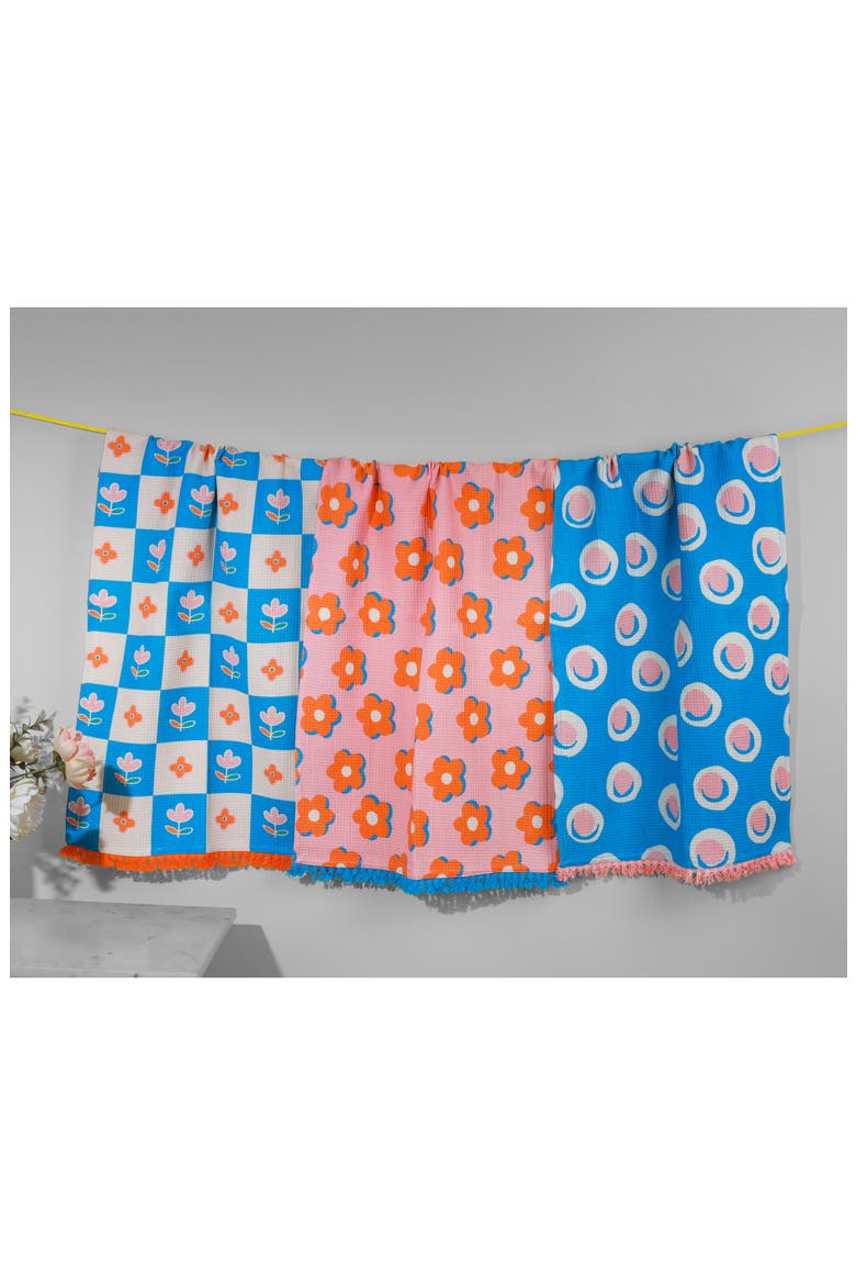 Set of Three Groovy Floral Kitchen Towels, Alternate, color, BRIGHT BLUE/ HOT PINK FLORAL