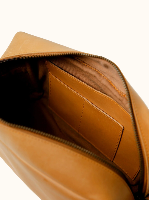Able Avery Dopp Kit In Cognac