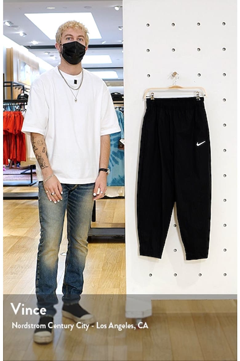 Sportswear Essential Curve Pants video