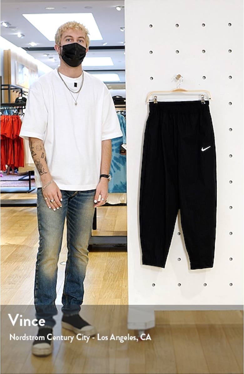 Sportswear Essential Curve Pants, sales video thumbnail