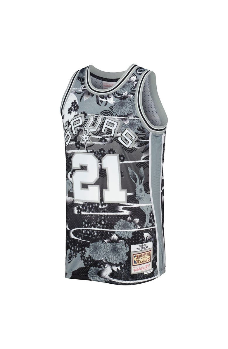 Mitchell & Ness Men's Mitchell & Ness Tim Duncan Silver San Antonio Spurs 1998/99 Hardwood Classics Lunar New Year Swingman Jersey, Alternate, color, 