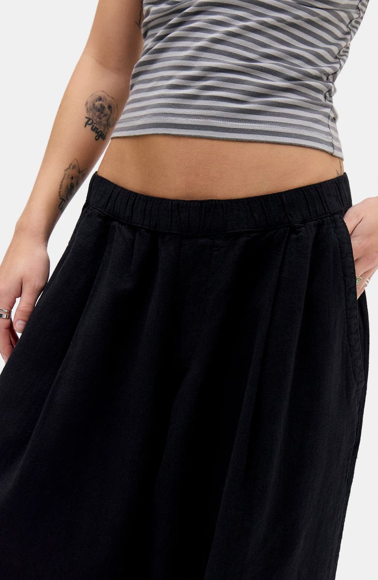 BDG Urban Outfitters Bobbi Pleated Linen Cocoon Pants, Alternate, color, Black