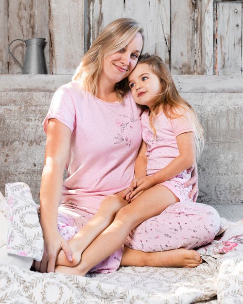 Deux Par Deux Printed Organic Cotton Two-piece Pajama Set Small Pink Flowers On Pale Pink Background In Pink Flowers On Pale Pink