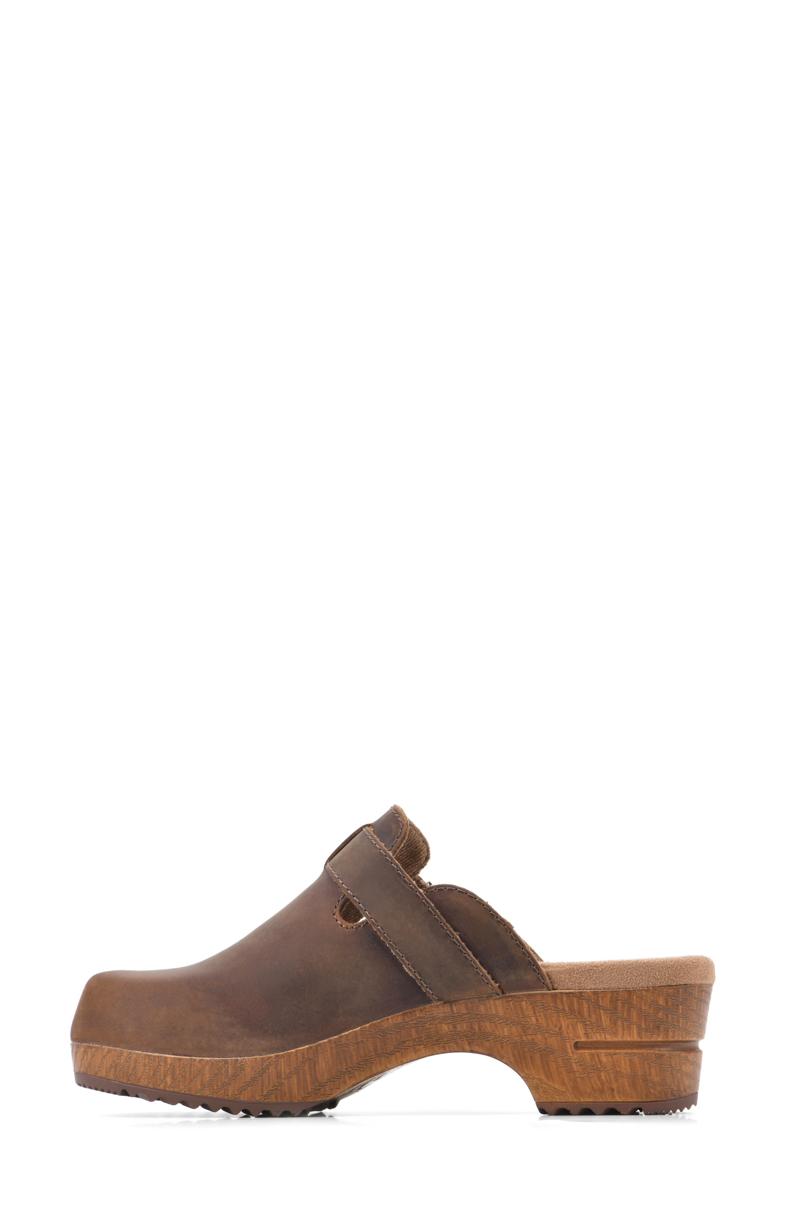 White Mountain Footwear WHITE MOUNTAIN Behold Suede Platform Clog, Alternate, color, Brown/ Leather