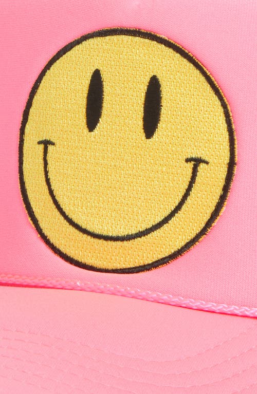 Friday Feelin ' Smile Patch Trucker Hat In Pink