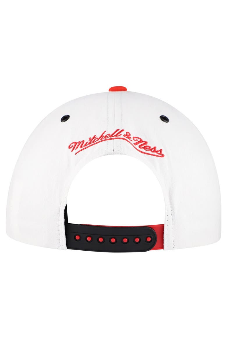 Men's Mitchell & Ness White Chicago Bulls Day 4 Snapback Hat, Alternate, color, White