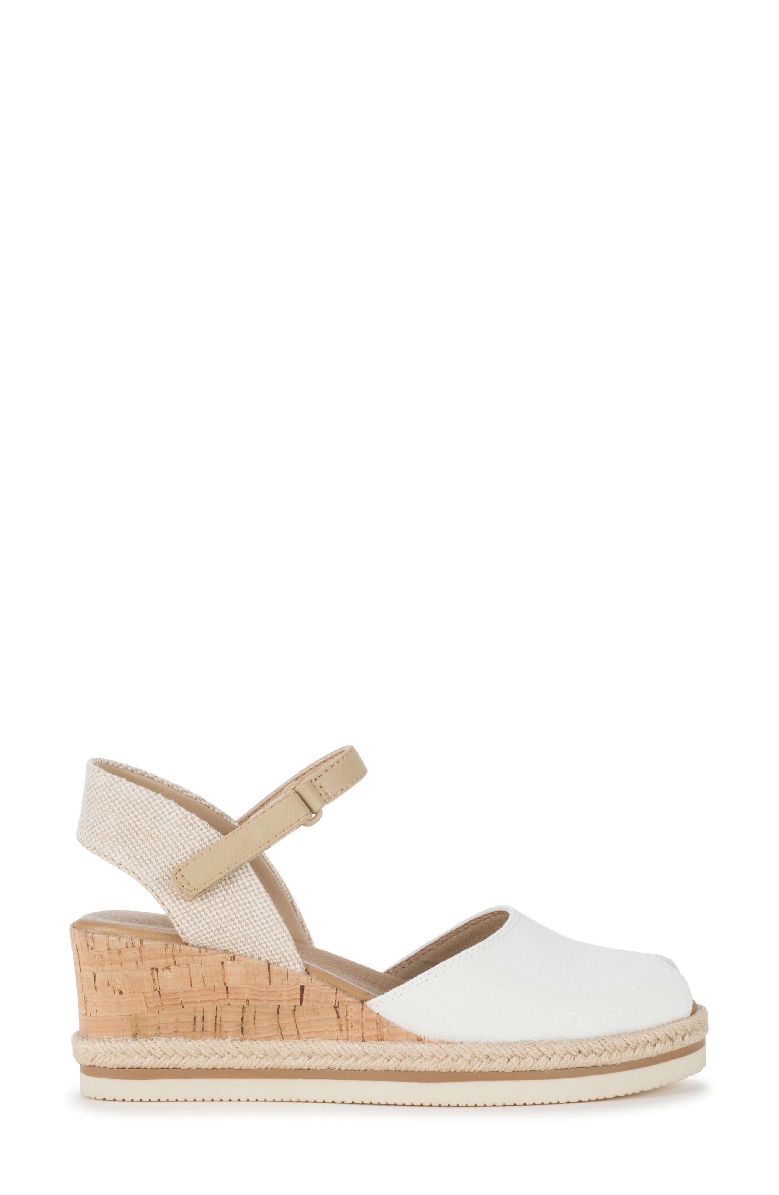 BARETRAPS Acadia Peep Toe Wedge Sandal, Alternate, color, White