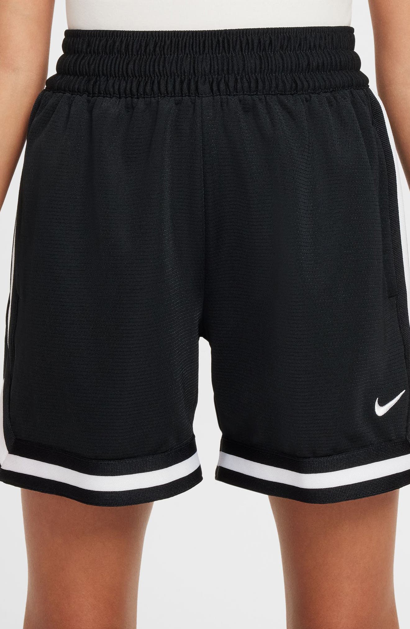 selected 010 BLACK/WHITE