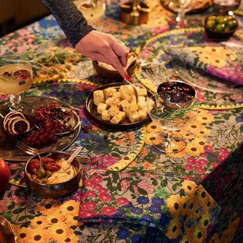 Sophie Williamson Design Tablecloth Pré Fleuri In Multi