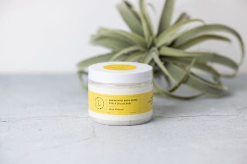 Lizush Cbd Body Salt Scrub With Cbd In Pale Yellow