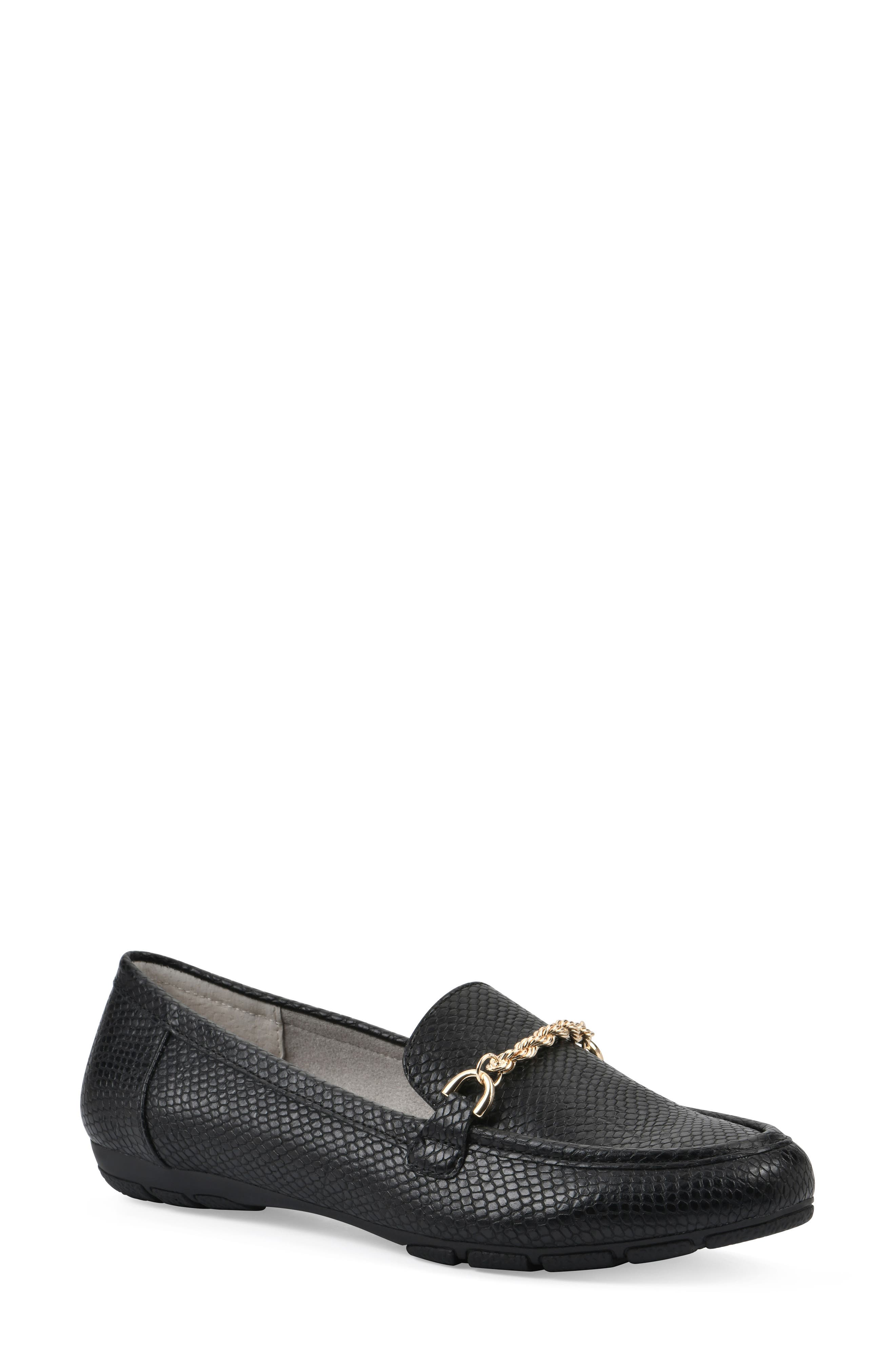 CLIFFS BY WHITE MOUNTAIN Genius Chain Bit Embossed Loafer