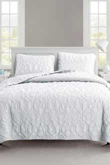 VCNY HOME Shore Embossed Quilt Set - King