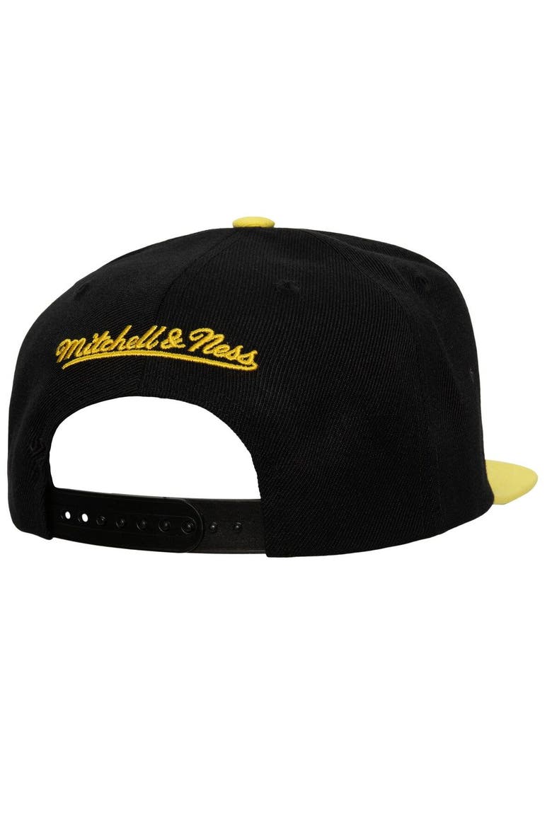 Men's Mitchell & Ness Black/Gold Iowa Hawkeyes 2-Tone 2.0 Snapback Hat, Alternate, color, Black