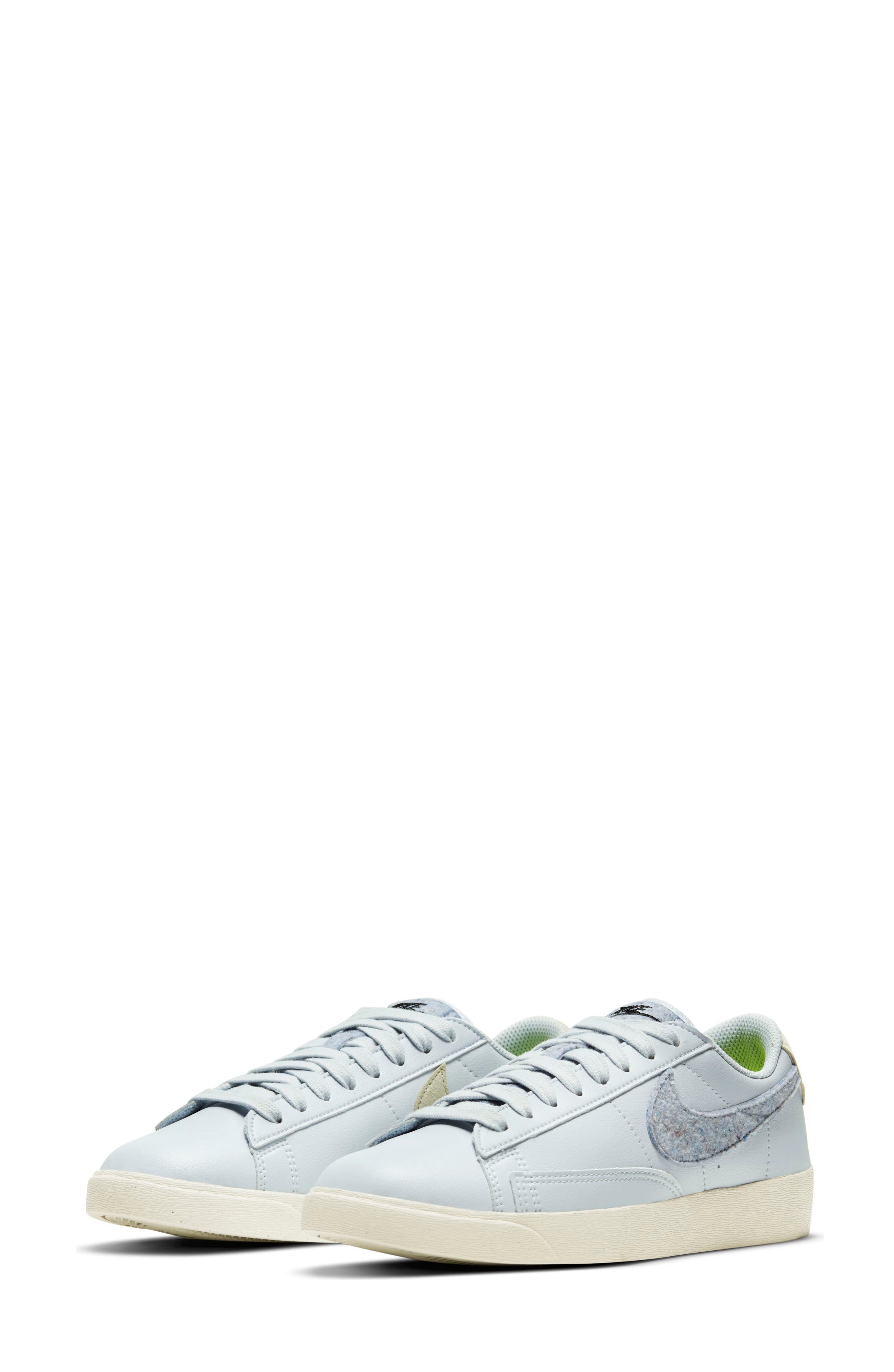 Blazer Low SE Sneaker, Main, color, LIGHT BLUE/ BLACK