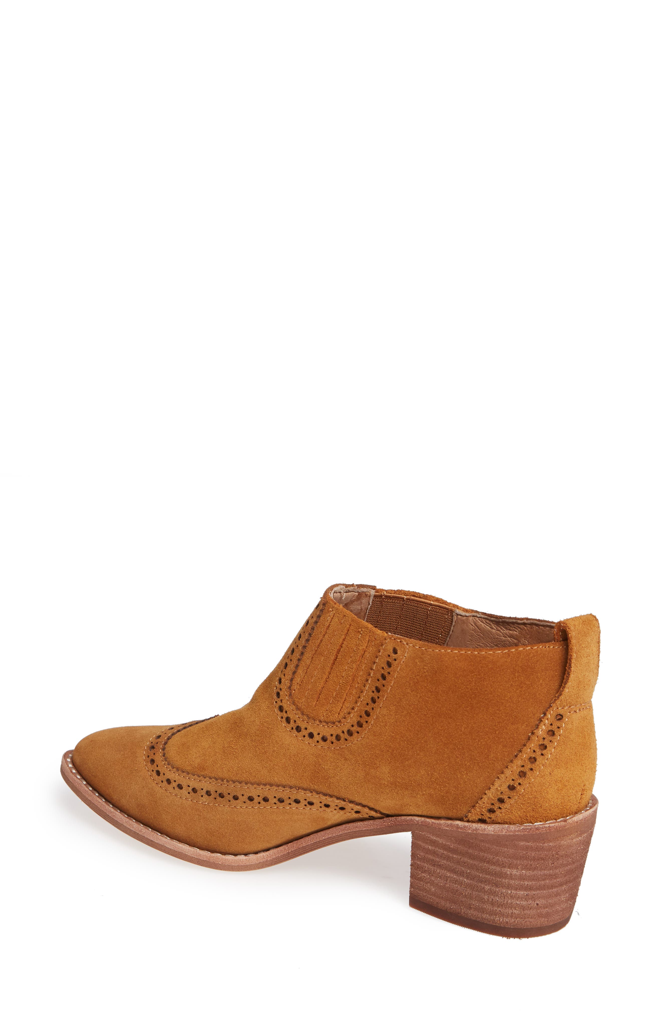 Grayson Brogue Chelsea Boot, Alternate, color, AMBER BROWN SUEDE