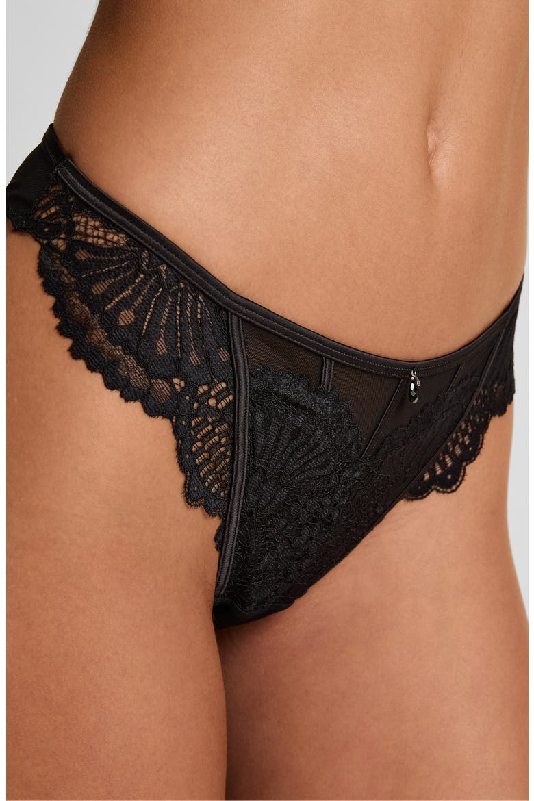 Whitney Thong, Main, color, CAVIAR
