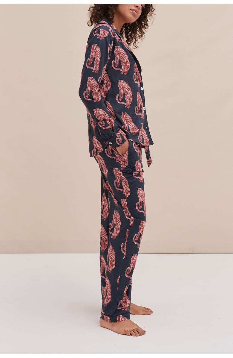 Desmond & Dempsey Long Pajama Set, Alternate, color, Tiger Navy/Pink