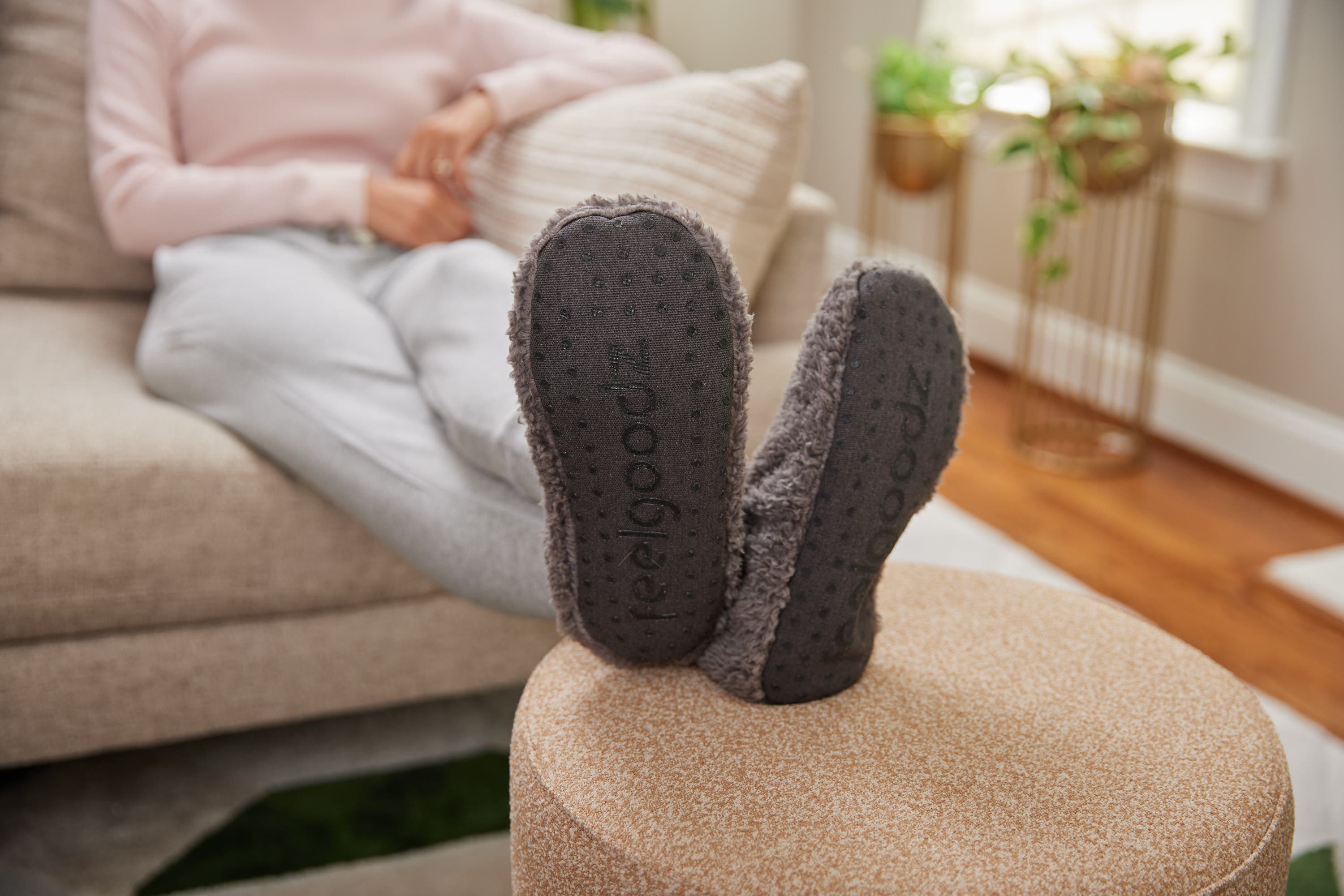 Feelgoodz Women's Aurora Slipper Socks, Alternate, color, Smoke