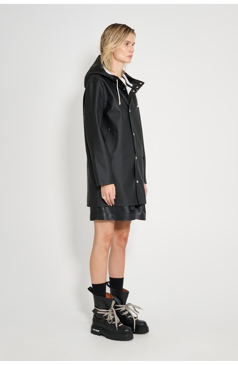 Stutterheim Stockholm Long Sleeve Hooded Raincoat, Alternate, color, Black