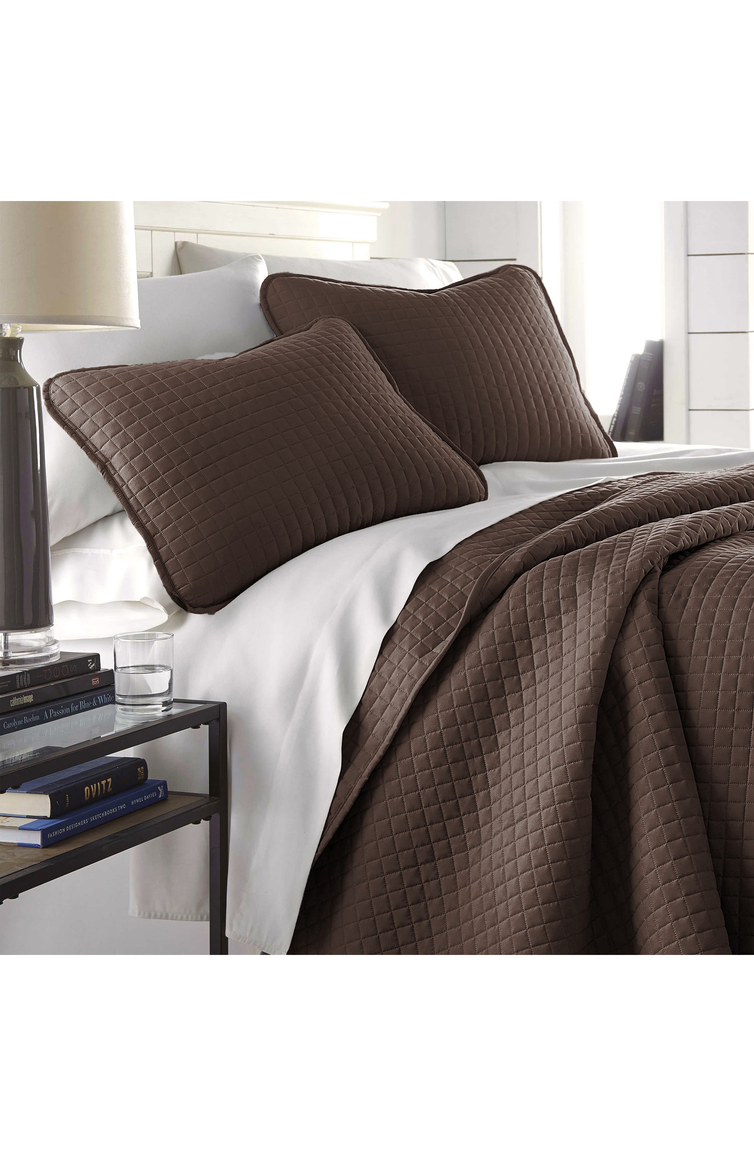 CHOCOLATE BROWN