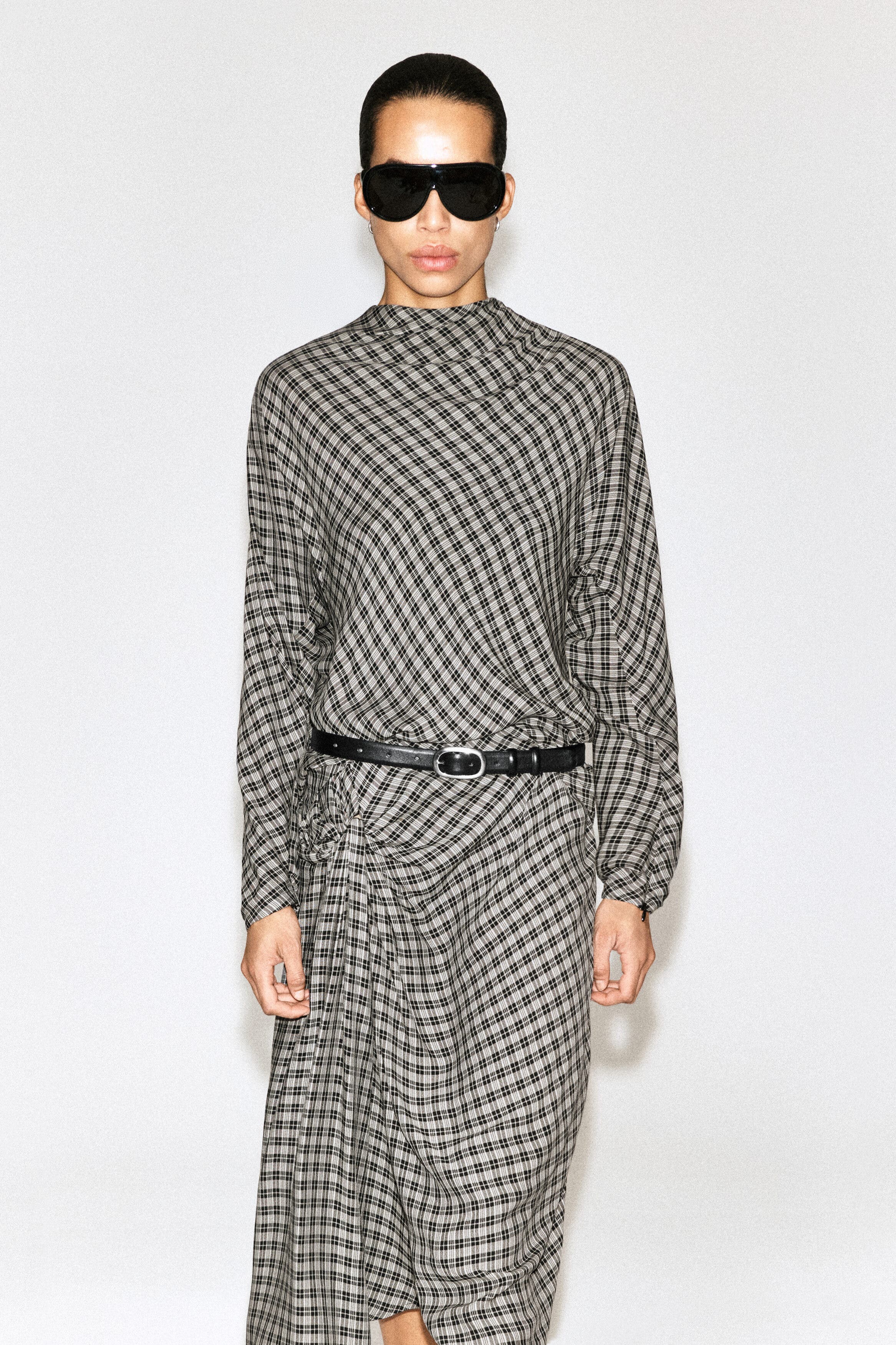 selected GRAY / CHECKED