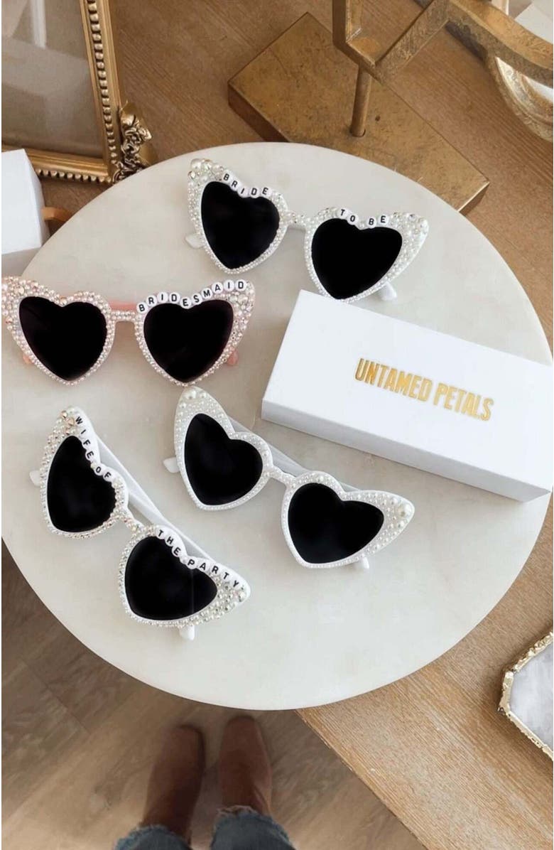 Untamed Petals Marley Sunnies, Alternate, color, White