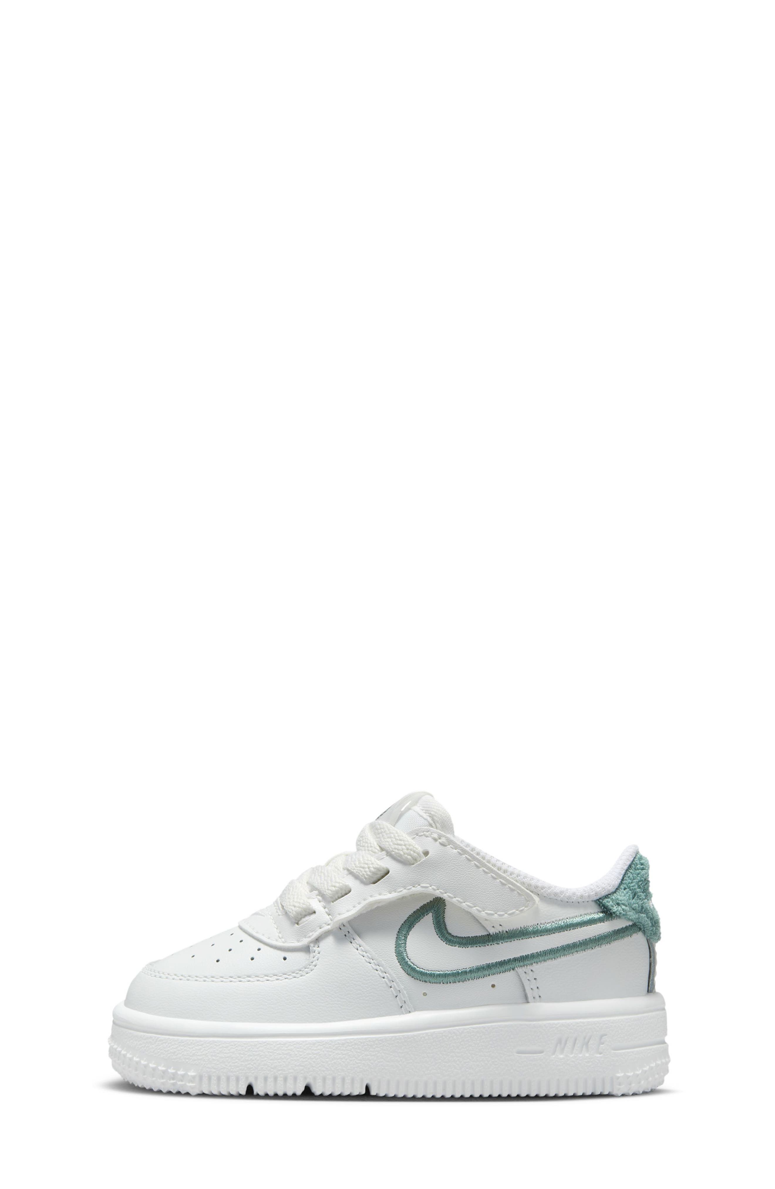 Nike Kids' Air Force 1 Low LV8 EasyOn Sneaker, Alternate, color, 