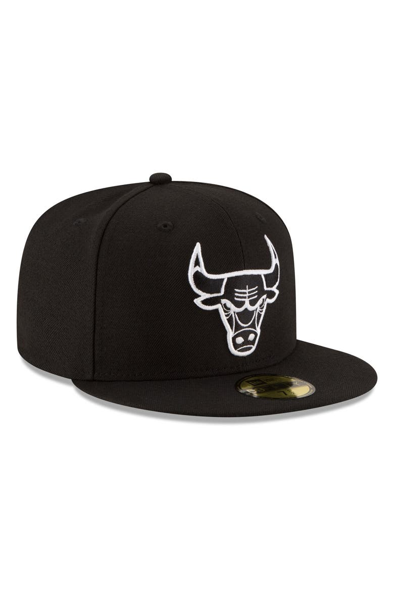 New Era Men's New Era Black Chicago Bulls Black & White Logo 59FIFTY Fitted Hat, Alternate, color, Black