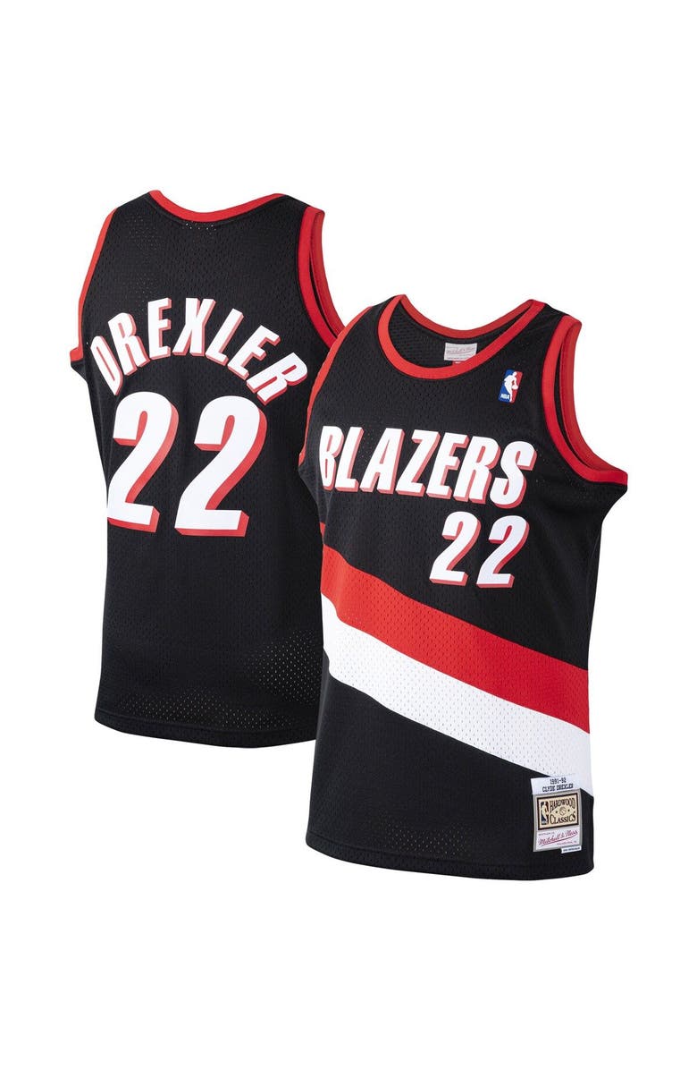 Mitchell & Ness Men's Mitchell & Ness Clyde Drexler Black Portland Trail Blazers 1991/92 Hardwood Classics Swingman Jersey, Main, color,