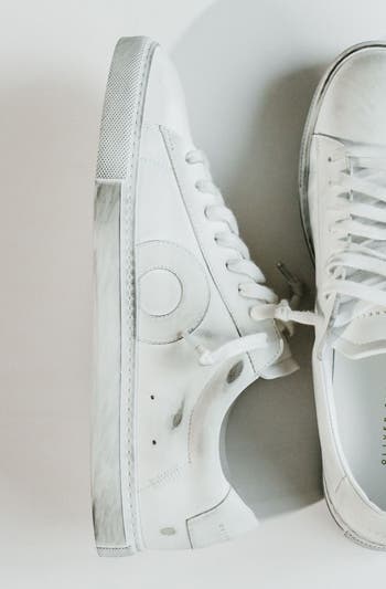 Low 1 Sneaker