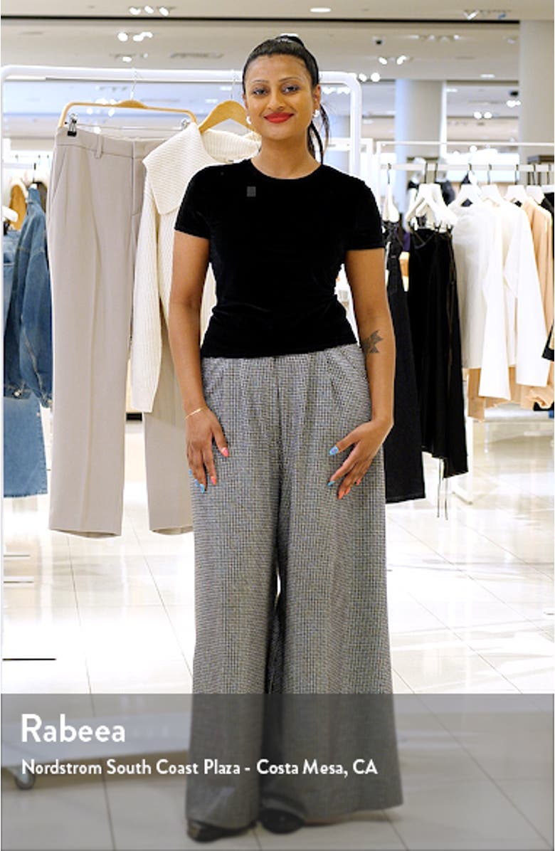 Fiora Velvet T-Shirt, sales video thumbnail