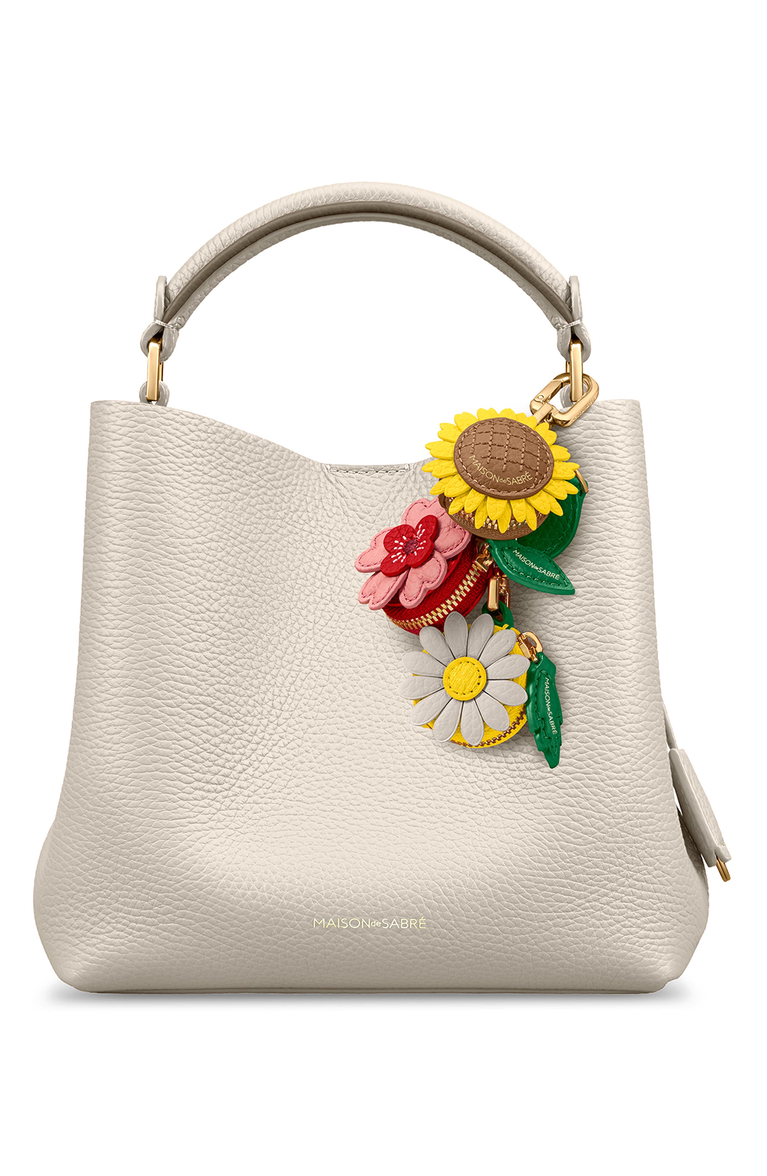 The SABRÉMOJI Bloom Charm, Alternate, color, Wild Daisy