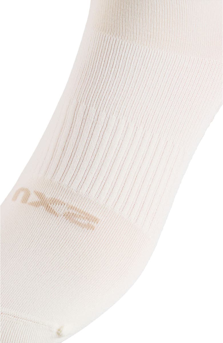 2XU Performance Crew Grip Socks, Alternate, color, Chalk/White